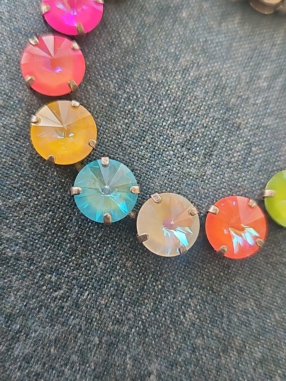 Sabika-Inspired Crystal Bracelet - Picture 4 of 8